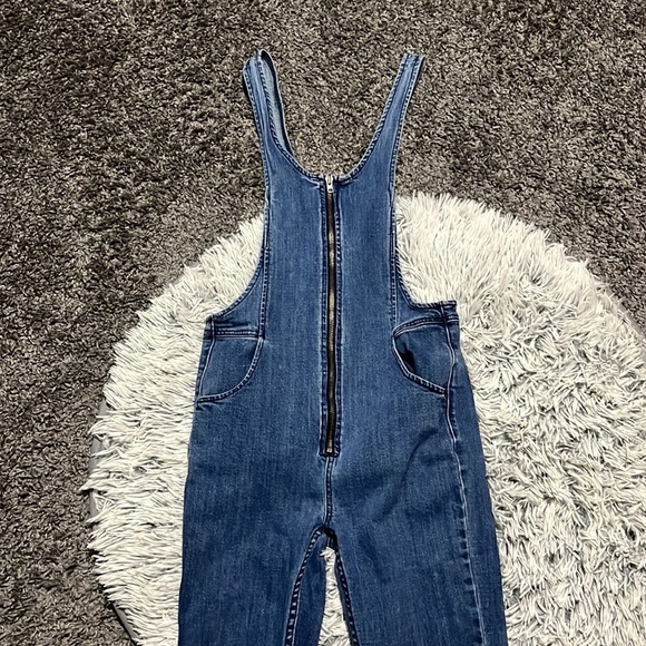 FREE People Denim Jumpsuit Size 4 - Picture 2 of 16